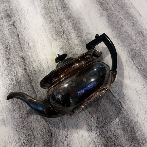 i.f.s Other - CHELTENHAM & CO ENGLISH TEAPOT
 Plated teapot made in Sheffield England